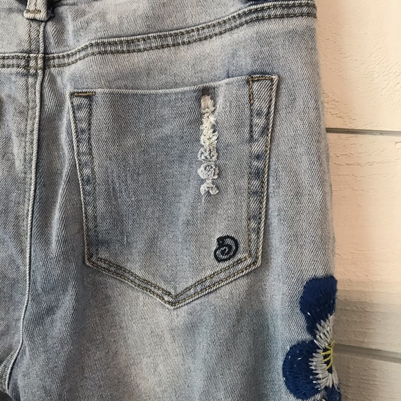 Embroidered jeans - Picture 3 of 5